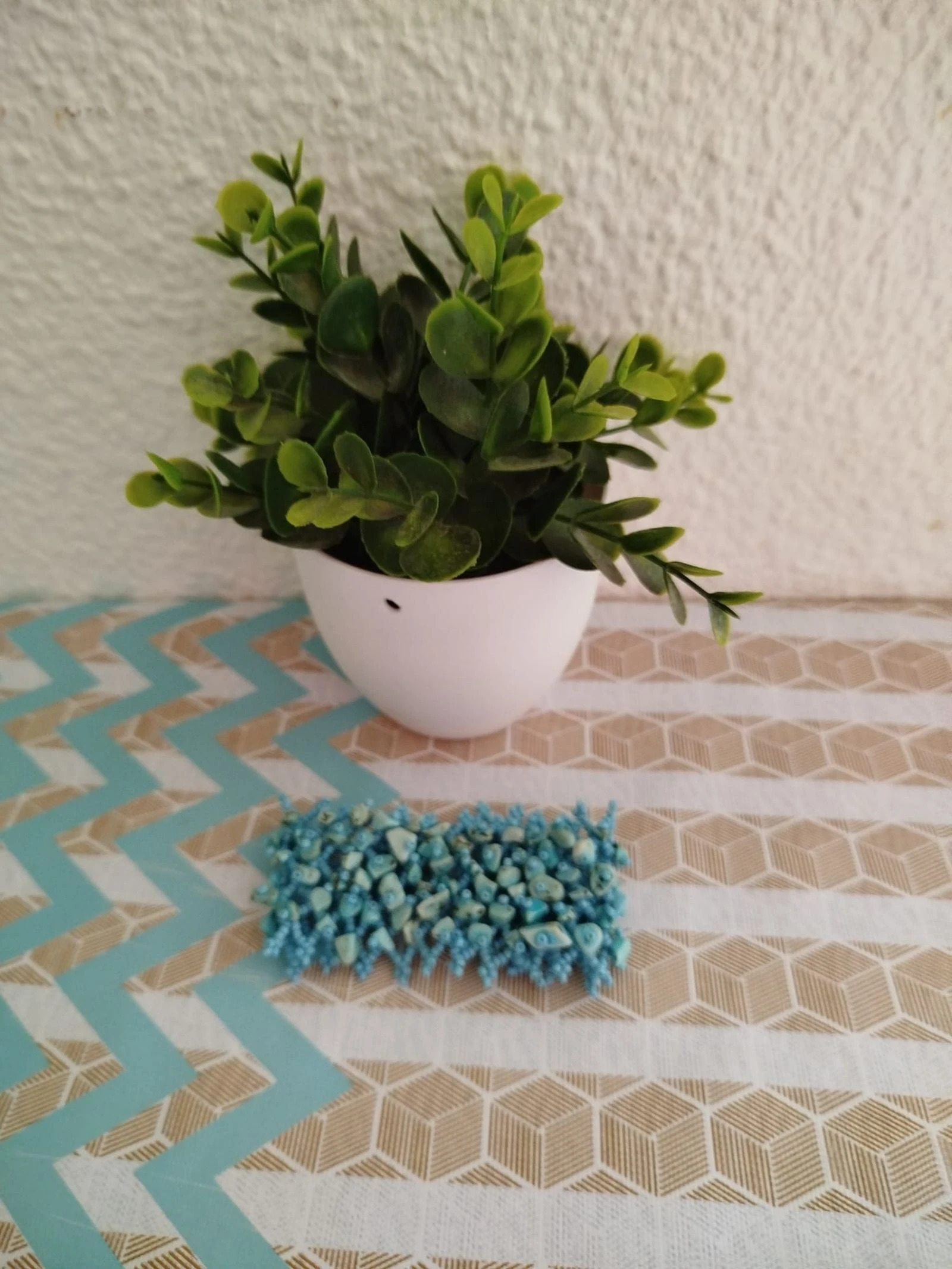 Pulsera con piedrecitas turquesa 